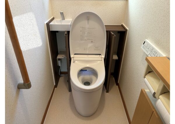 Jフィット背面収納トイレで見た目もスッキリ!!