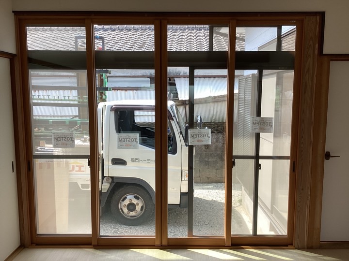 大工さんとの打合せも上手くでき。既設のサッシとインプラスのセンター（芯々）を合わせることや、<br />
意匠性を考慮して施工させて頂いた結果、重厚感が生まれしっかりとした施工を完了することが出来ました。