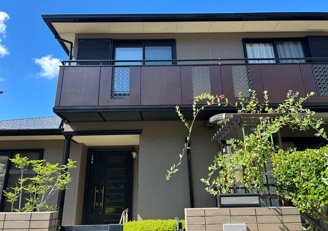 お家の外観によくお似合いのスタイルシェード。室内も涼しく快適に。