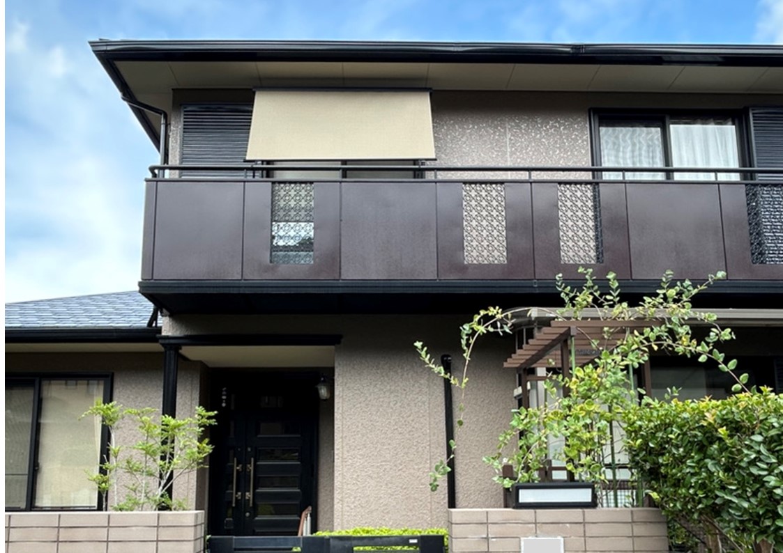 お家の外観によくお似合いのスタイルシェード。室内も涼しく快適に。